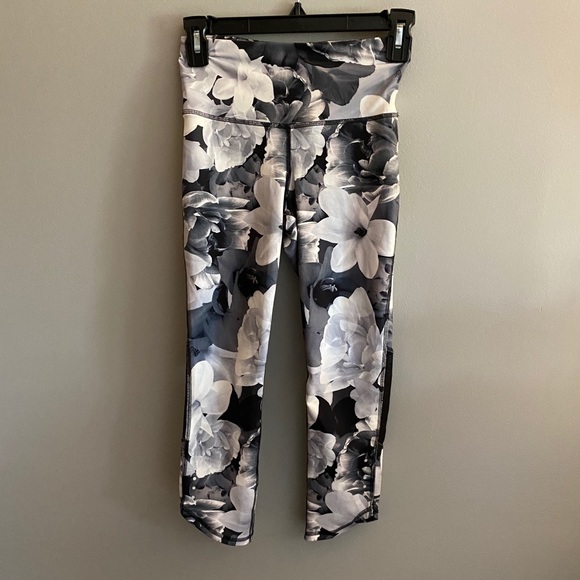 Old Navy Pants - Elevate Go-Dry Cropped Leggings